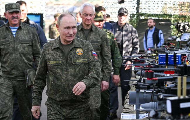 Сигнал для НАТО: в ISW пояснили, навіщо Путін прийшов у військовій формі на "Захід-2025"
