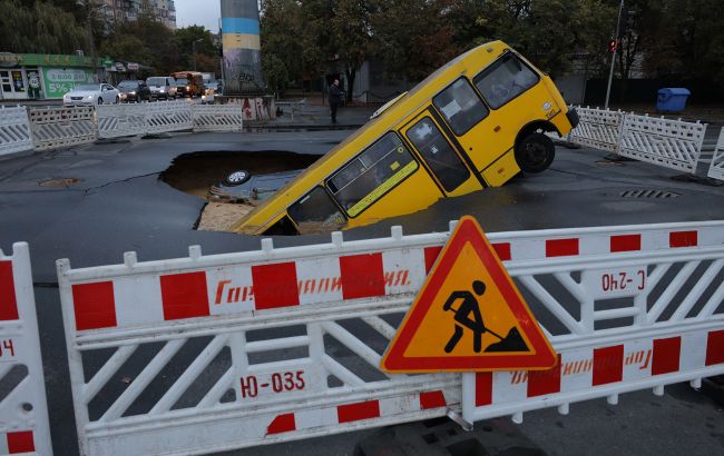 В Одессе машины перекрыли дороги, светофоры не работают: как курсирует общественный транспорт