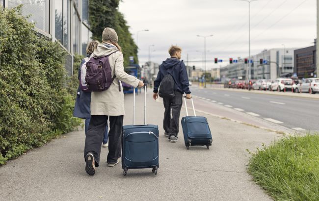 Виїзд 18-22-річних за кордон. Служба зайнятості розповіла, чи є відтік молодих кадрів