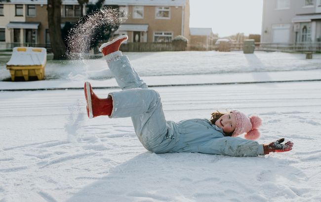 Без піруетів на льоду: чим намастити підошву взуття, аби вона не ковзала