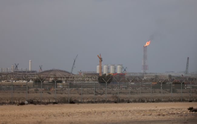 Катар полностью останавливает производство СПГ после ударов Ирана, - Reuters