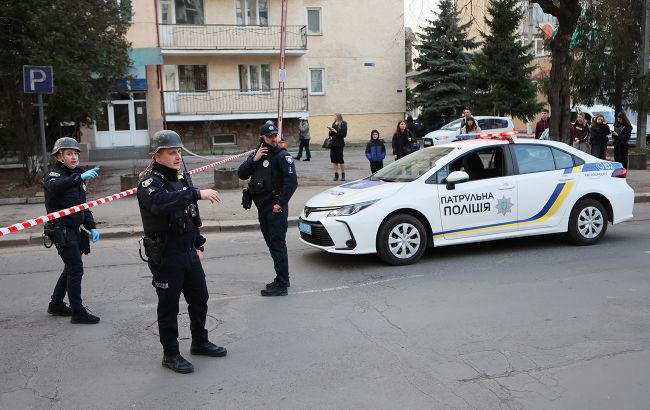 В Харькове мужчина ударил ножом военного ТЦК: что известно