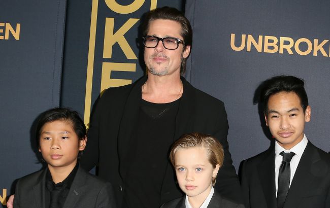 Бред Пітт майже не відвідує своїх дітей і засмучений через рішення доньки відмовитися від його прізвища