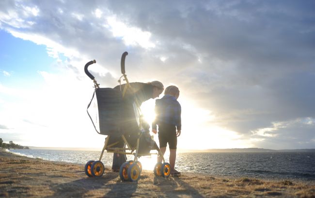 Кінець світу без дітей? Що буде з людством, якщо народжуваність припиниться