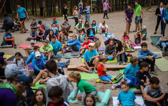 Батькам на замітку: ось що має бути в рюкзаку дитини для поїздки до табору