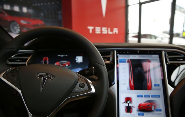 У США Tesla на автопілоті зіткнулася з вантажівкою