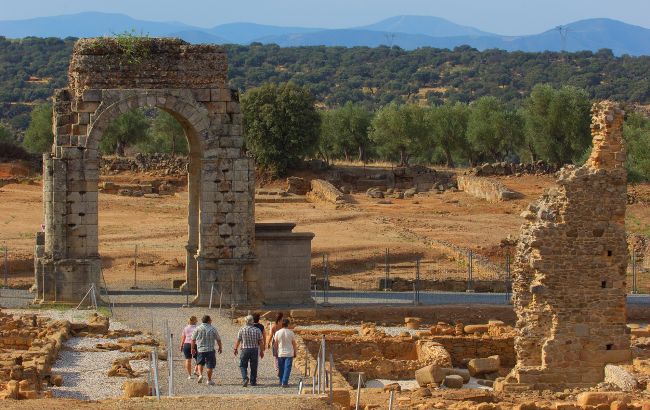 Як старовинне туристичне місто в Іспанії за один день перетворили на привид: у всьому винні чиновники