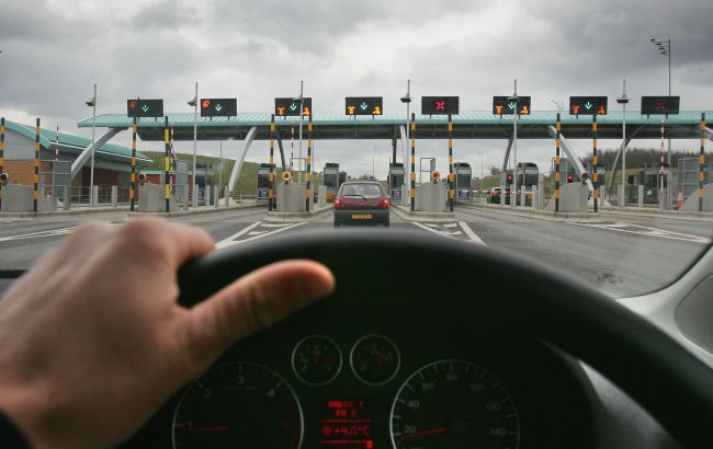 Кабмин утвердил платные дороги в Украине: кому и сколько придется выложить