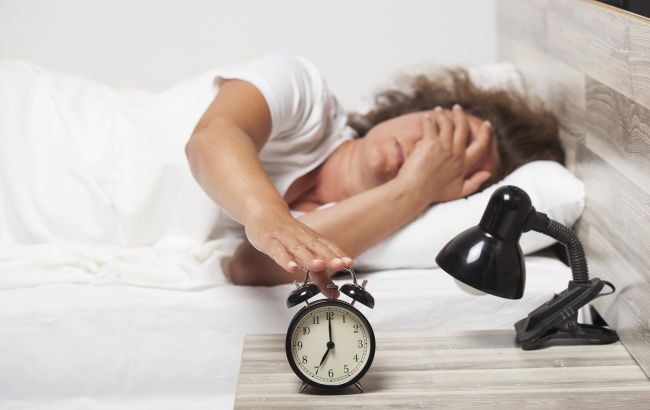 Перехід на зимовий час: психіатр пояснив, як уникнути стресу після переведення годинника