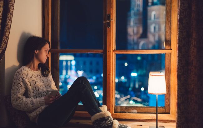 Окно ночью становится черным зеркалом: почему предки боялись в него смотреть