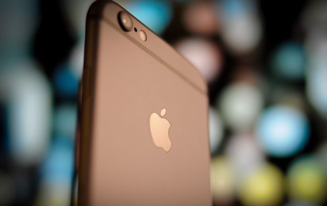 Пользователей старых iPhone просят срочно обновить iOS: в чем причина