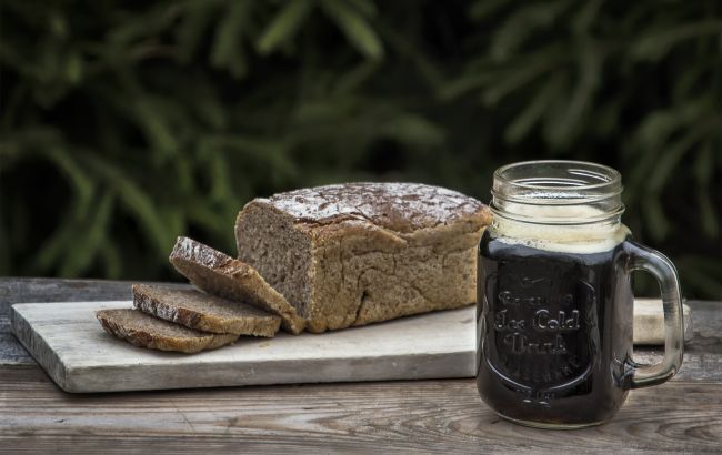 Лучший летний напиток: как приготовить домашний квас из черного хлеба