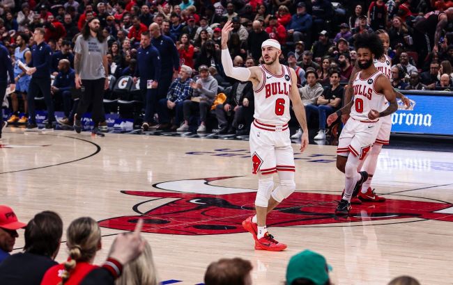 Защитник "Чикаго" пролетел всю площадку и вколотил джем одной рукой: момент дня в НБА