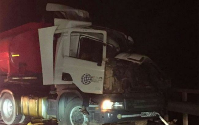 У Кенії пасажирський автобус зіткнувся з вантажівкою, десятки загиблих