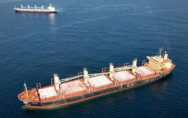 Хуситы совершили атаку в Красном море на корабль США с гуманитарной помощью