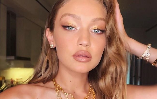 Фатальна красуня: Джіджі Хадід в розкішній сукні красується на обкладинці Vogue Germany