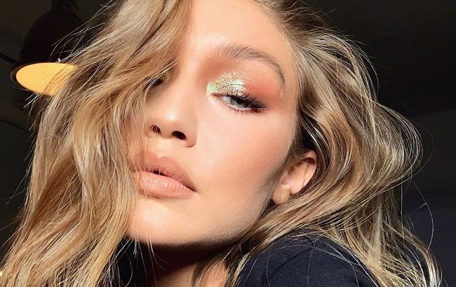 Беременная Джиджи Хадид поделилась новой стильной съемкой для известного глянца