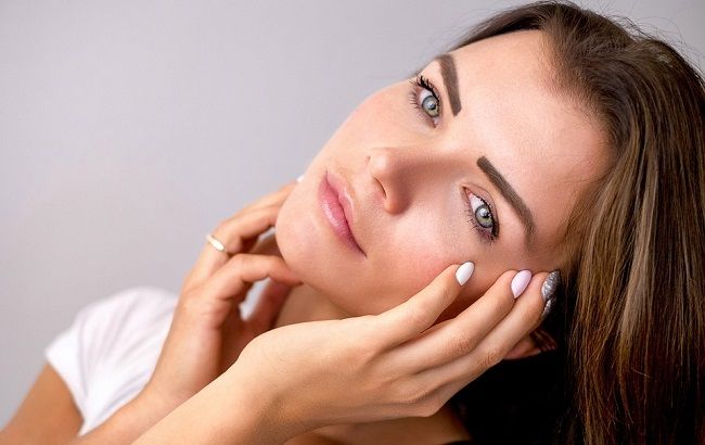 Названы топ-4 неожиданных проблемы с кожей, к которым может привести смартфон