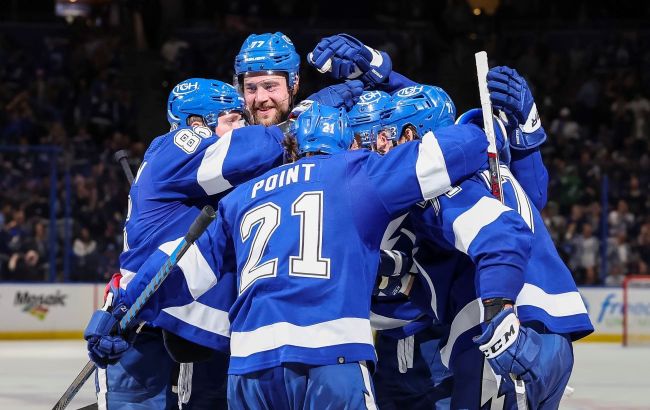 Форвард "Тампи-Бей" з хет-триком і трьома асистами очолив топ-3 зірок вечора НХЛ: відео