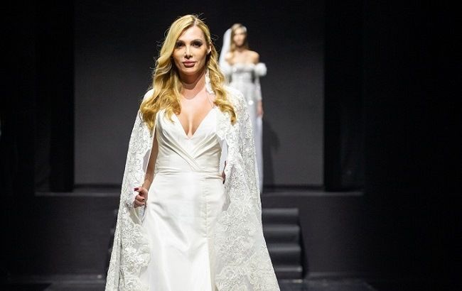 Українка Анна Гомонова блищала на показах моди від кутюр в Луврі (фото)