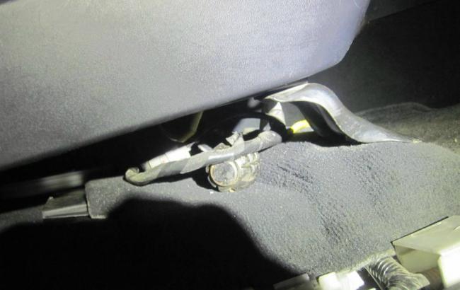 ДПС затримала на кордоні з Росією іномарку з боєприпасами