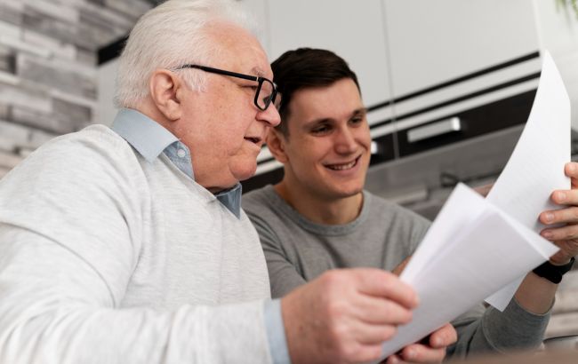 Чи мають право батьки у похилому віці стягувати аліменти з дітей: пояснення адвоката