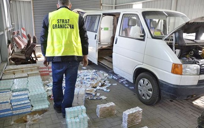 В Польше задержали двоих украинцев за незаконное изготовление сигарет