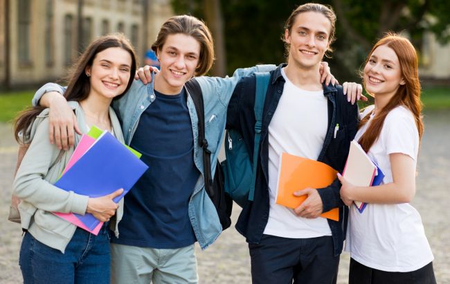 Сколько стоит выучиться на бакалавра в Украине: цены по всем специальностям