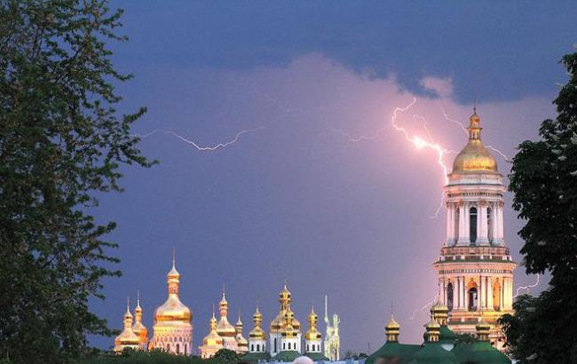 Синоптики предупреждают о грозе в Киеве 3 апреля