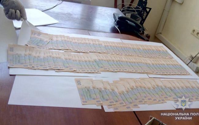 В Сумской области разоблачили на взятке двух чиновников ГФС