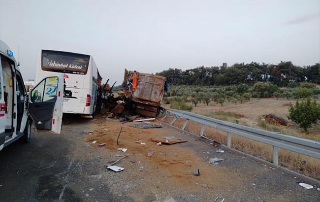 В Турции столкнулись автобус и грузовик: 6 погибших, 37 пострадавших