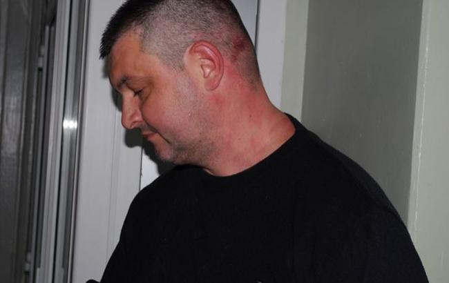 "Правый сектор" устроил "мусорную люстрацию" депутату Днепродзержинского горсовета