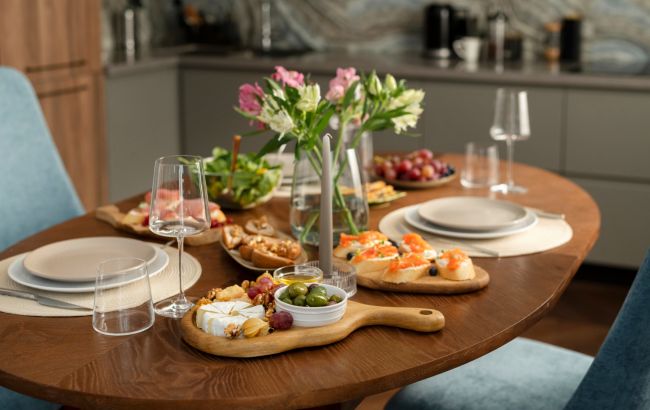 Фольга замість тарілок: британка показала незвичний спосіб економії електроенергії