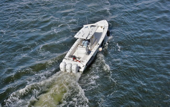 Біля берегів Греції затонув човен з 18 туристами на борту