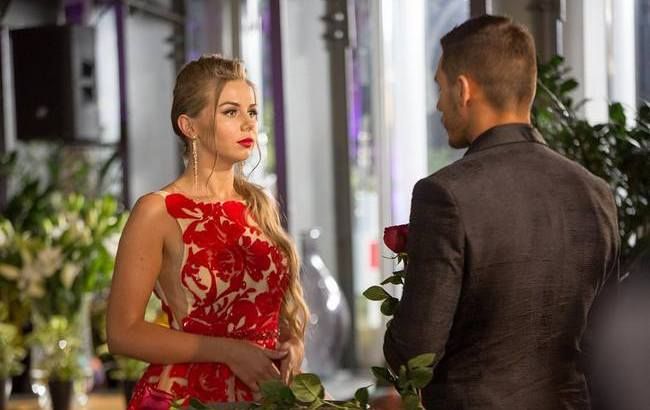 Так поступать не стоит: экс-участница шоу Холостяк ответила Поляковой