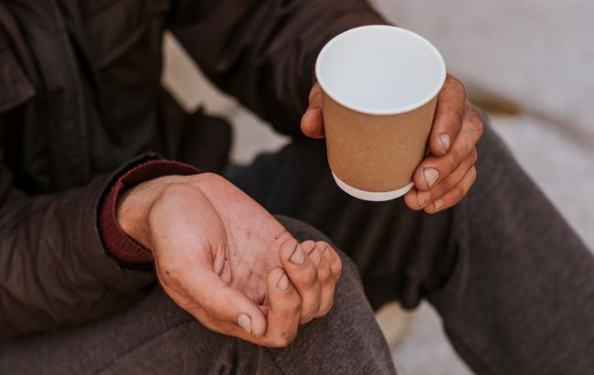 Український блогер перевірив, скільки за 30 хвилин на Хрещатику заробляє безхатько