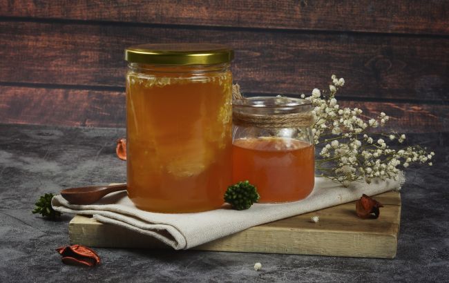 Испорчен, подделка или наоборот полезен? Что на самом деле значит белая пенка в банке с медом