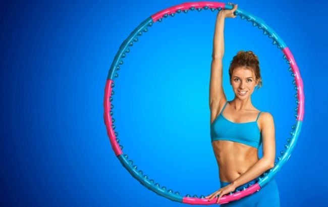 Не витрачайте гроші. Тренер розповів, чому хула-хуп не зробить талію тонкою