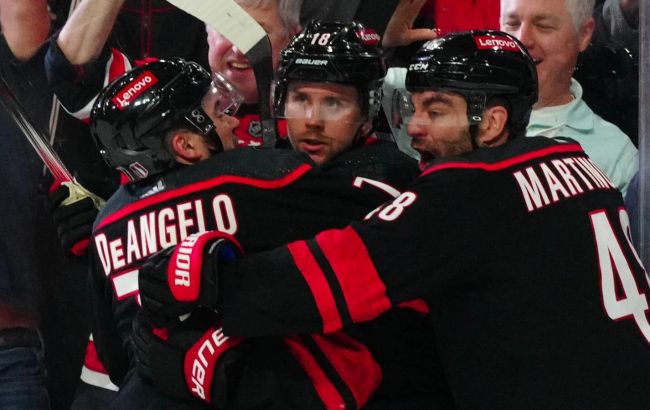 "Каролина" и "Колорадо" вышли во второй раунд Кубка Стэнли: видео всех шайб вечера НХЛ