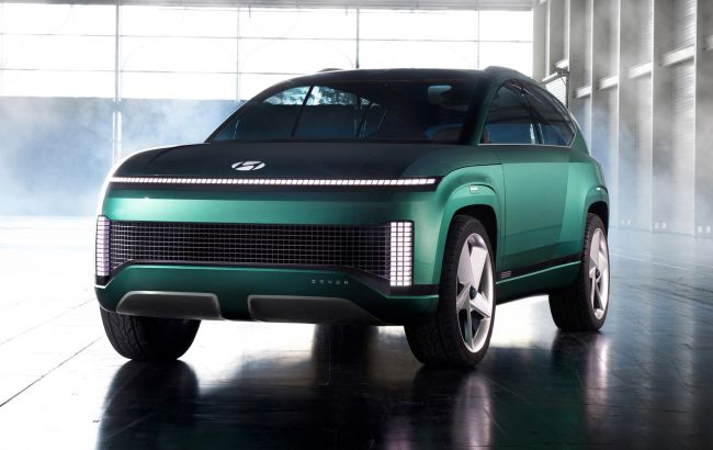 Без руля и с диваном в салоне: Hyundai показала свой флагманский кроссовер на электротяге