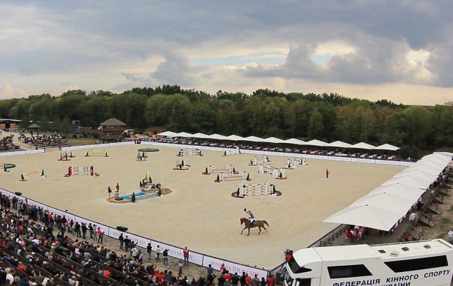 В Донецке в результате обстрела загорелись конюшни бывшего нардепа-регионала