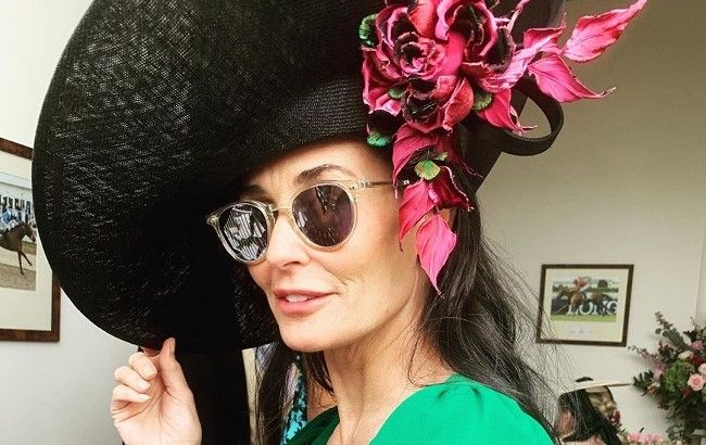 Она прекрасна! Деми Мур блистает в платье-вышиванке от украинского дизайнера