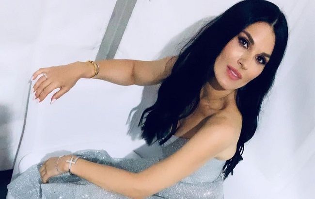 Девушка-цветок: нежная Маша Ефросинина позабавила стишком про осень