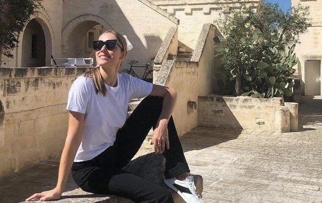 Сияющая Катя Осадчая пленила спортивным весенним look'ом