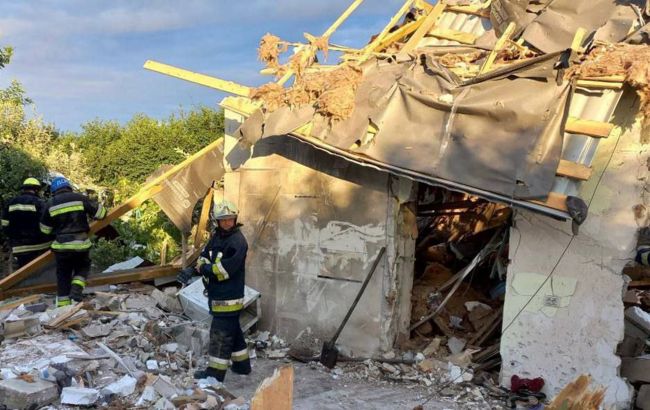 Оккупанты ночью из "Градов" ударили по Никополю: два человека погибли, есть раненые