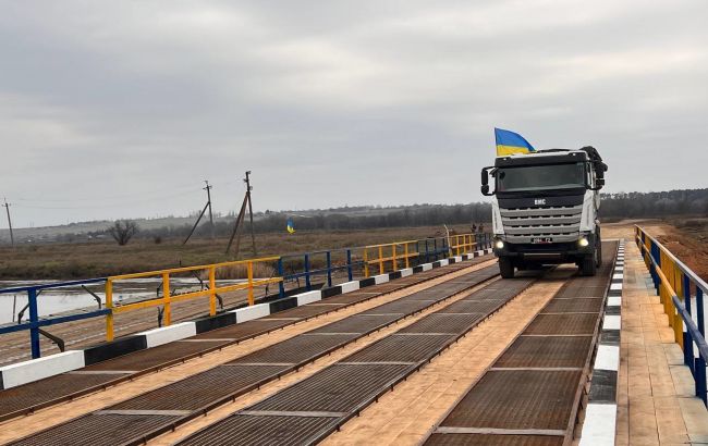 Замість знищеного мосту. У Миколаївській області збудували переправу через Інгулець