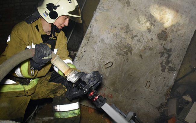 Нічний ракетний удар по Миколаєву: рятувальники показали фото наслідків