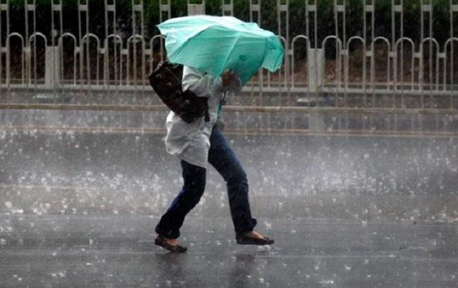 Синоптики попереджають про грози і град в Україні 3 липня