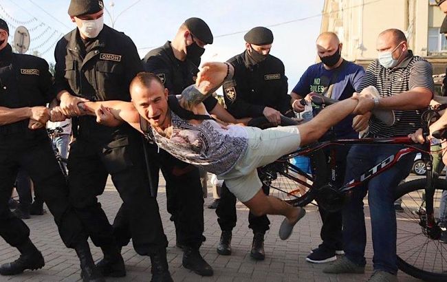 Протесты в Беларуси: МВД задержало около 300 активистов