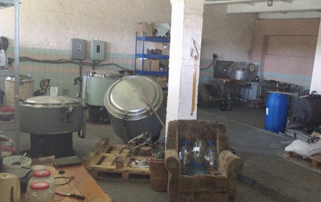 У Дніпрі викрили підпільне виробництво антисептиків на понад 1 млн гривень